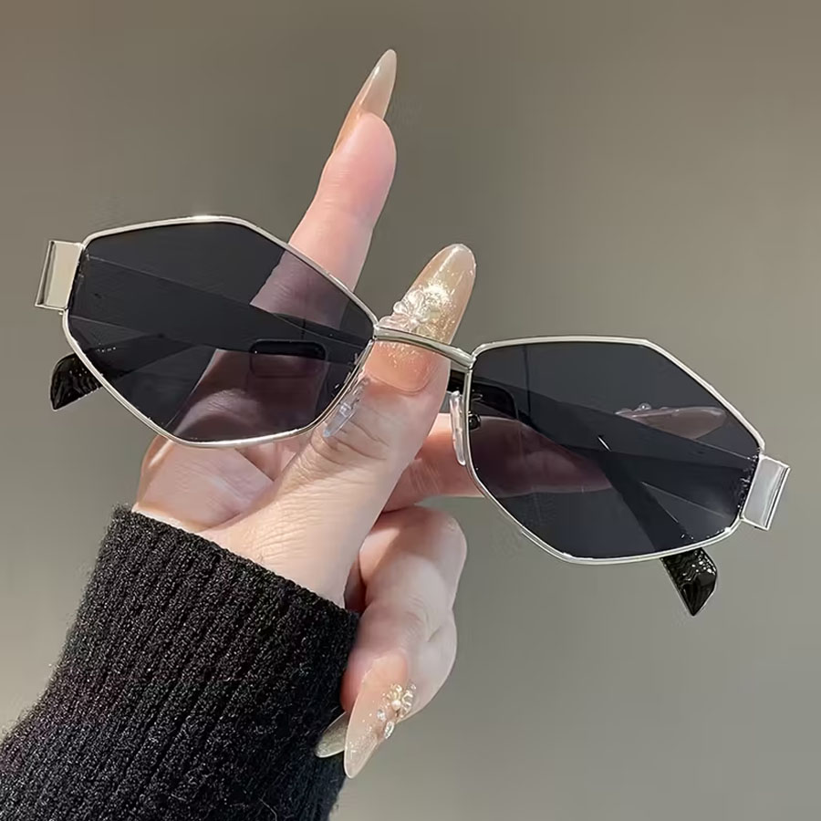 1 Pair of Irregular-Frame Tren - огляд і ціна Street Fashion Pose