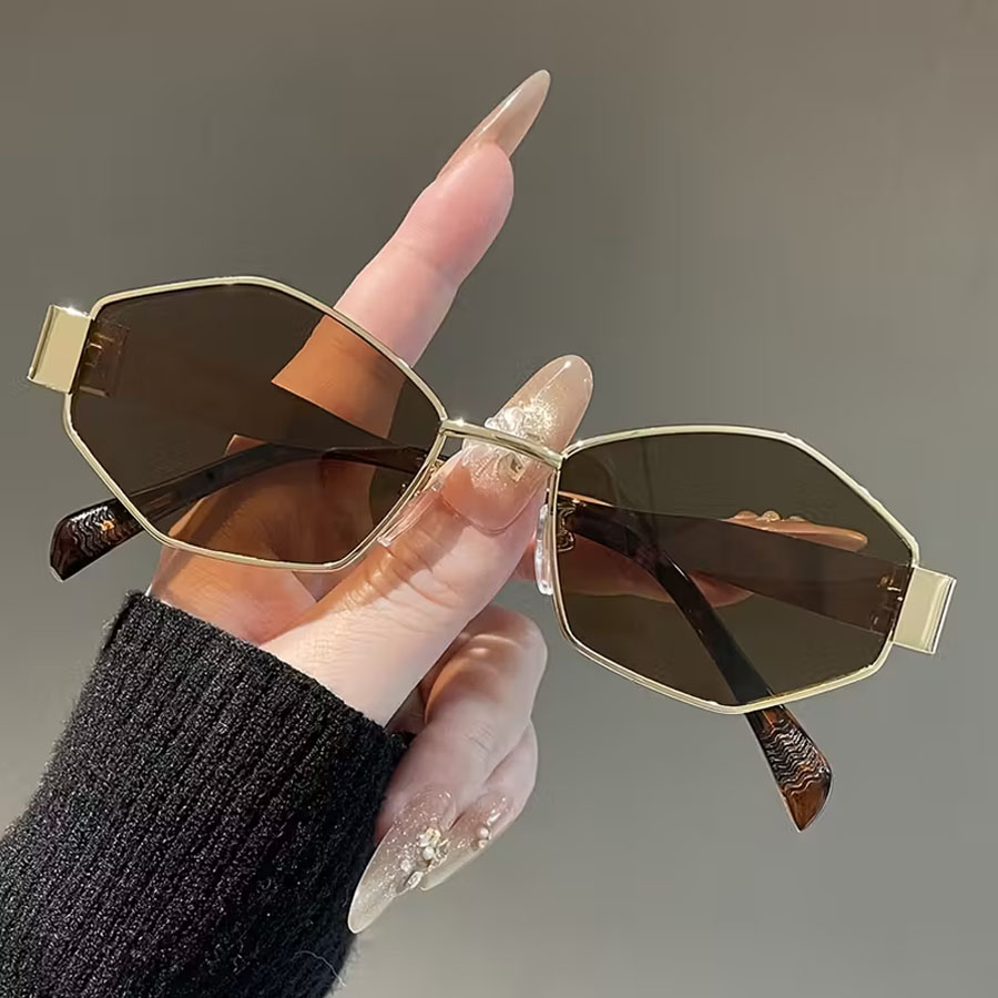 1 Pair of Irregular-Frame Tren - огляд і ціна Street Fashion Pose