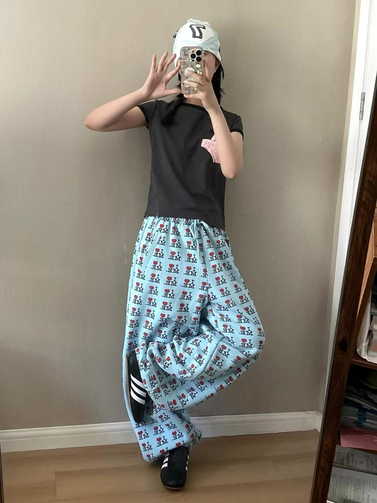 London Gen Z Girl Subculture Y - огляд і ціна Street Fashion In London